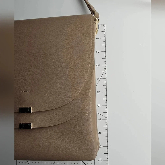 Crossbody - Picture 2 of 11